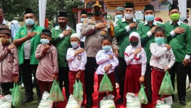 Kapolres Batu Bara AKBP. Ikhwan SH.MH foto bersama ketua NU serta pengurus KSJ Kabupaten Batu Bara dan para anak Yatim.