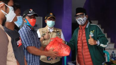 Fraksi PKB, DPRD Kabupaten Tangerang berikan 100 paket bantuan kepada warga Perumahan Sudirman Indah,
