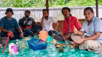 Foto: Jajaran Pengurus FPII saat bertemu dengan perwakilan pengusaha kayu dan Oknum wartawan (panah merah)