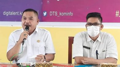 Foto: Sekdakab Labuhanbatu Ir. Muhammad Yusuf Siagian dan Plt. Kadis Komimfo Rajid Yuliawan (kanan).