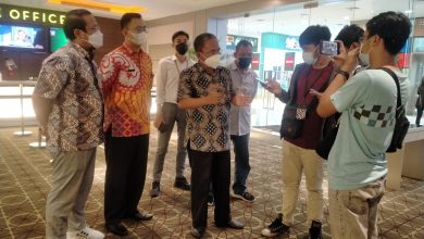 Kepala Dinas Kebudayaan dan Pariwisata Kota Tangerang Ubaidillah Ansar bersama jajarannya pun meninjau pembukaan bioskop di TangCity Mal