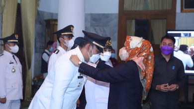 Bupati Serang Ratu Tatu Chasanah melantik pejabat di lingkungan Pemkab Serang
