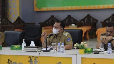 Foto: Bupati Labuhanbatu Erik Adtrada Ritonga membuka Rapat Pengelolahan Sampah, Senin (11/10).