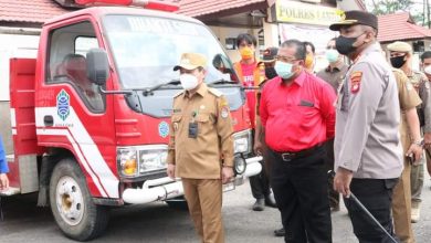 Foto : Kiri wakil bupati (Herkulanus Heriadi), tengah Ketua DPRD Landak, (Heri Saman), kanan Kapolres Landak (AKBP Stevy Frist.P)